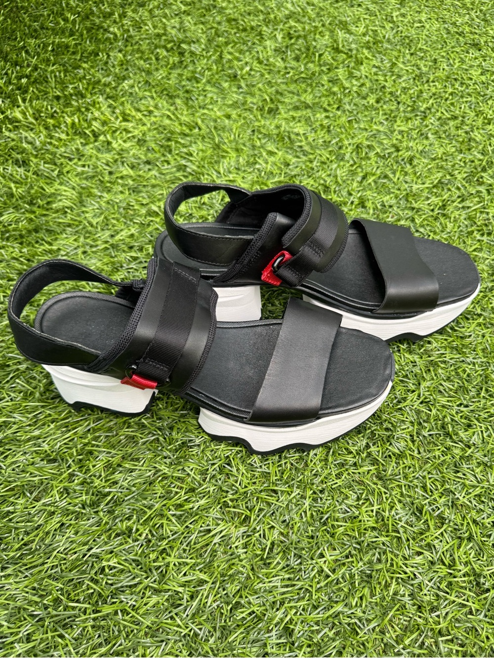 SOREL Kinetic Impact Y-Strap Sandals Womens 10.5 Black White Platform NWOB - Picture 3 of 13